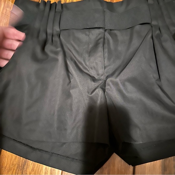 Jennifer Lopez Women’s Black Shorts Size 8 - Picture 4 of 7